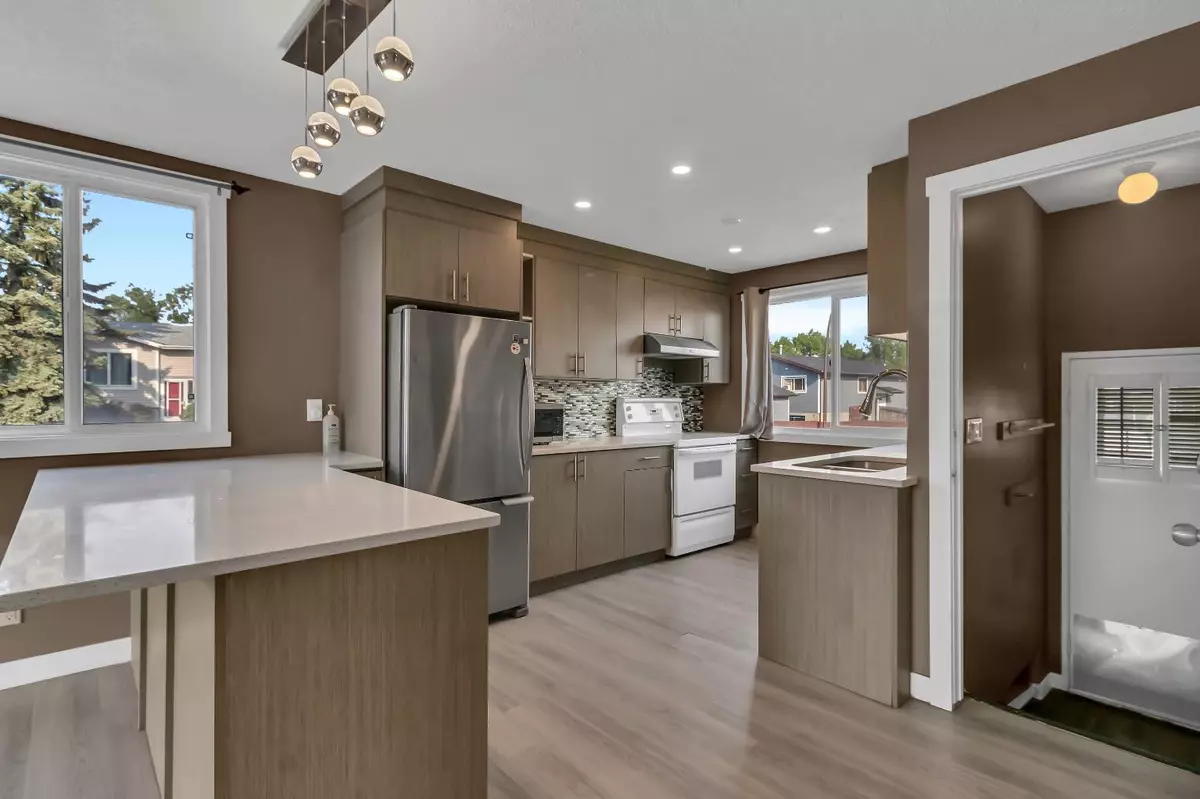 Calgary, AB T3J 1X6,7 Castledale WAY NE