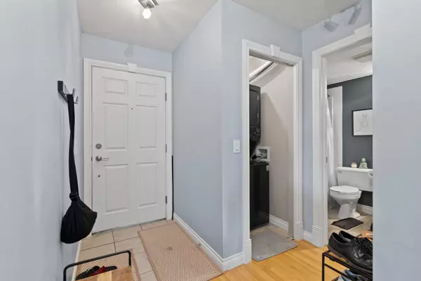 Calgary, AB T2T 1J5,1631 28 AVE SW #308