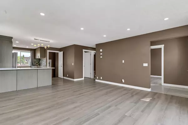 Calgary, AB T3J 1X6,7 Castledale WAY NE