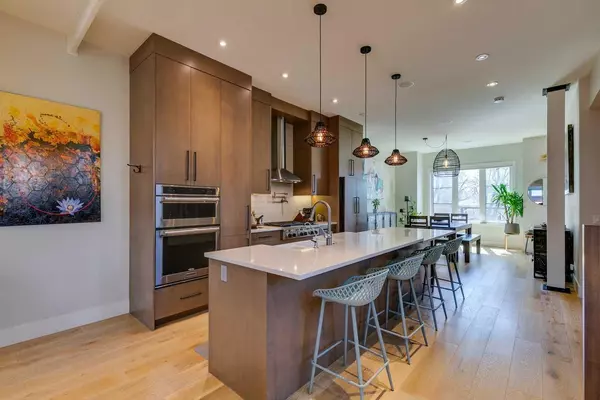 Calgary, AB T2T 1T8,2448 31 AVE SW