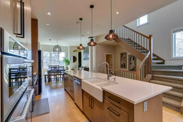 Calgary, AB T2T 1T8,2448 31 AVE Southwest