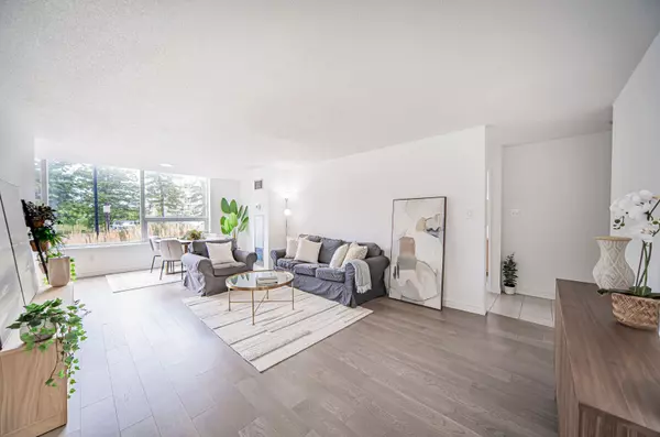 Richmond Hill, ON L4C 8T4,326 Major Mackenzie DR E #102