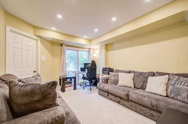 Mississauga, ON L5N 7T5,6830 Meadowvale Town Cent CIR #77