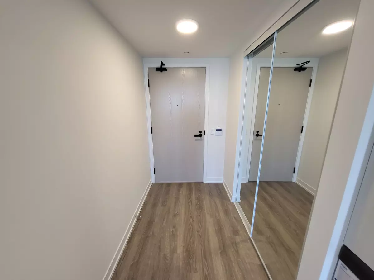 Vaughan, ON L4K 0P9,195 Commerce ST #2808