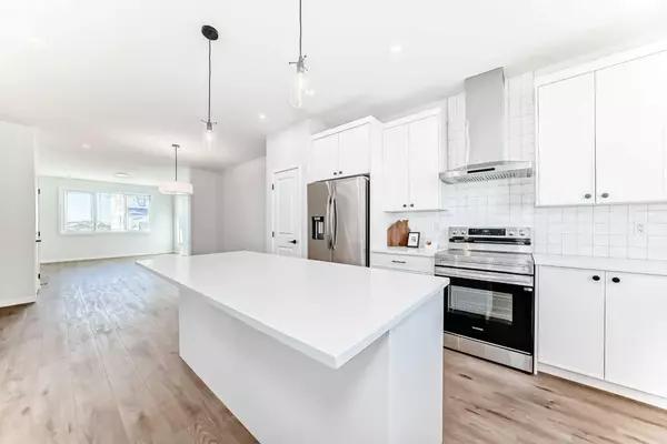 Calgary, AB T3P 2E5,101 Lucas PL Northwest
