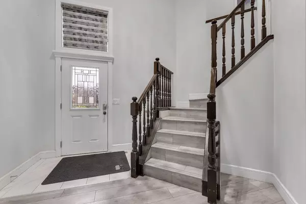 Calgary, AB T3J 4A5,751 saddlecreek WAY Northeast