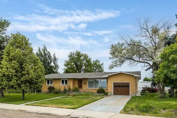 701 McCutcheon DR NW, Medicine Hat, AB T1A 6X9