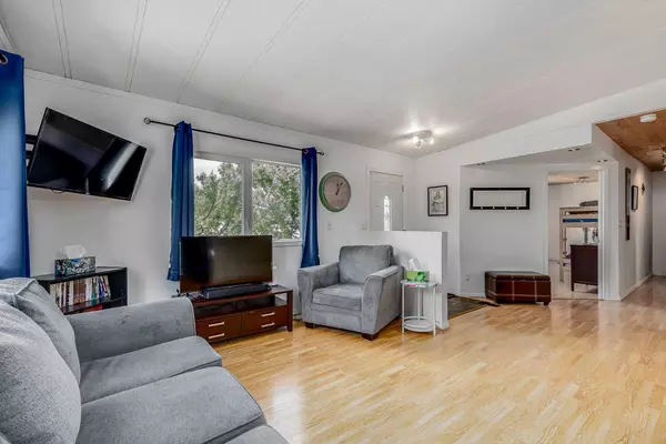 Airdrie, AB T4A 1P3,77 Spring Dale CIR SE