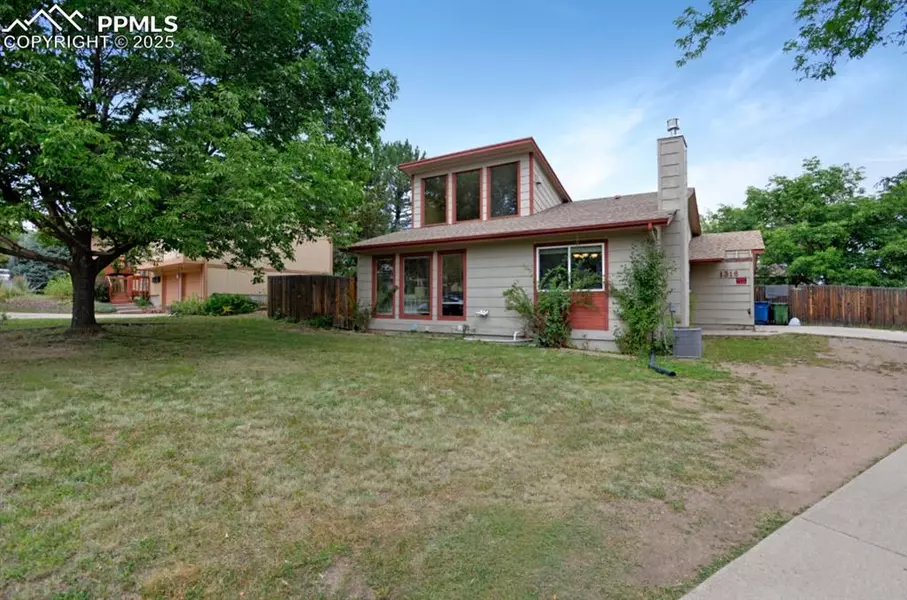 1316 Vondelpark DR, Colorado Springs, CO 80907