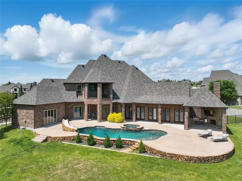 7909 Bella Flora Drive, Fort Worth, TX 76126