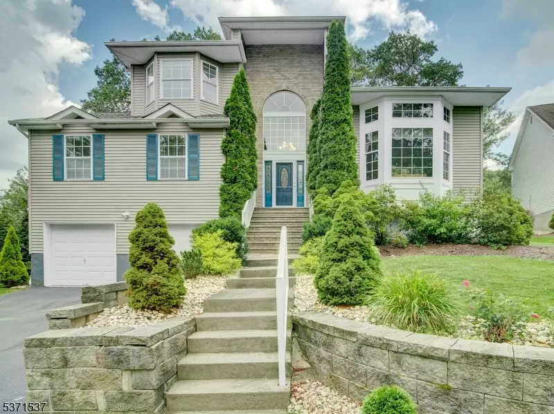 3 Eliot Ct, Roxbury Twp., NJ 07852