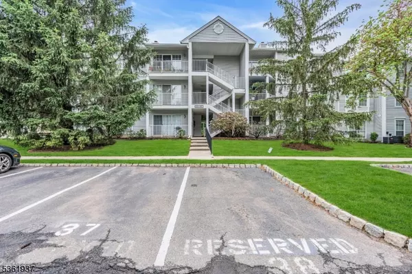 69 Rachel Ct, Franklin Twp., NJ 08823