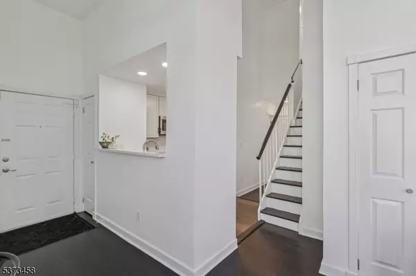 Westfield Town, NJ 07090,515 Trinity Pl #3FN