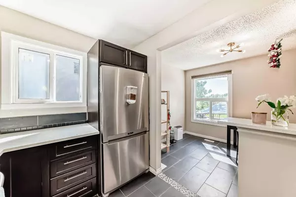 Calgary, AB T1Y 4M9,2732 66 ST Northeast