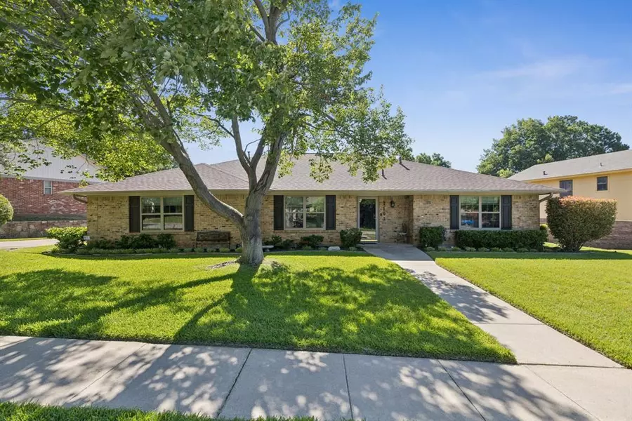 2101 Oakmeadow Street, Bedford, TX 76021