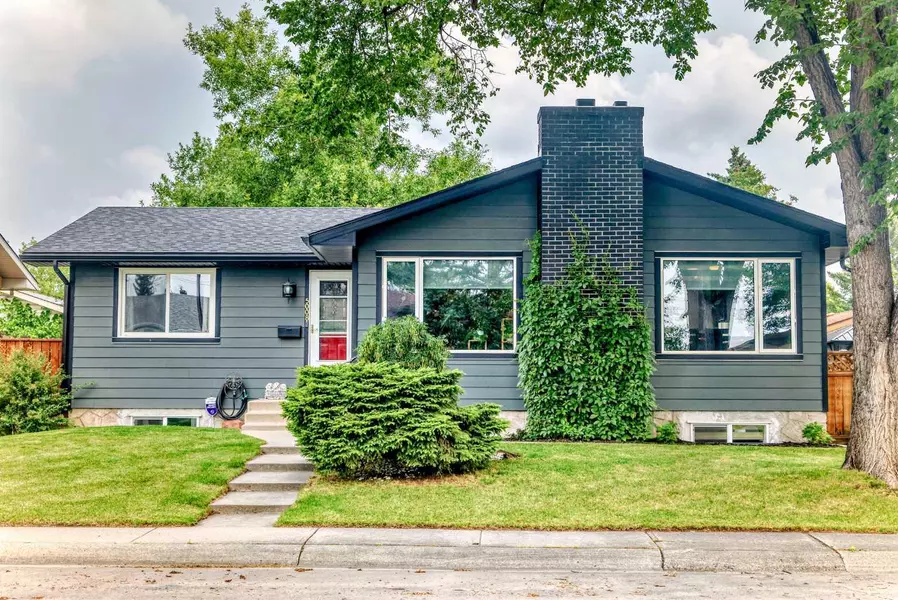 5008 Rundleview RD Northeast, Calgary, AB T1Y 1J4