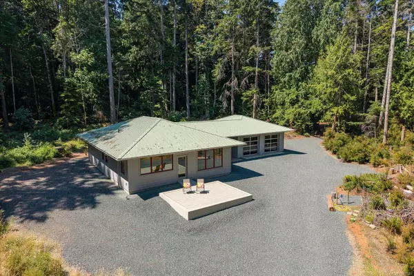 6208 Island Hwy W, Qualicum Beach, BC V9K 2E3