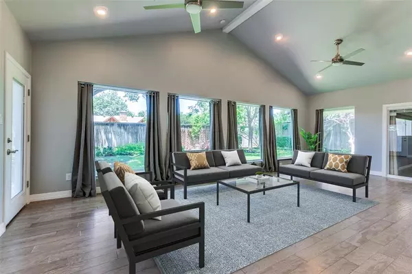 Dallas, TX 75248,6843 Quarterway Drive