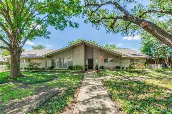 Dallas, TX 75248,6843 Quarterway Drive