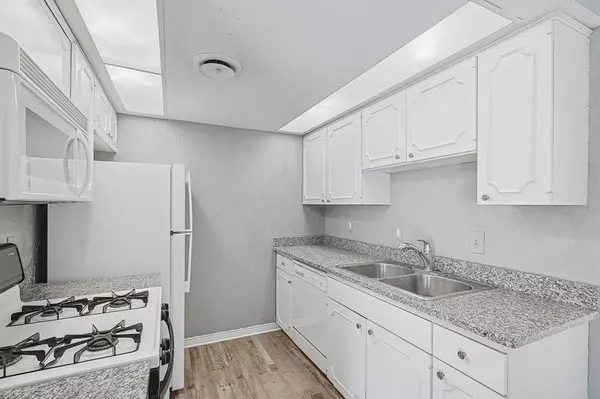 Dallas, TX 75248,15931 Stillwood Street #2095
