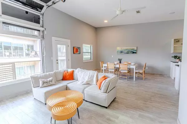 Dallas, TX 75215,1111 S Akard Street #405