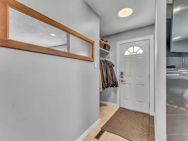 Medicine Hat, AB T1A 6G3,1384 10 AVE NE