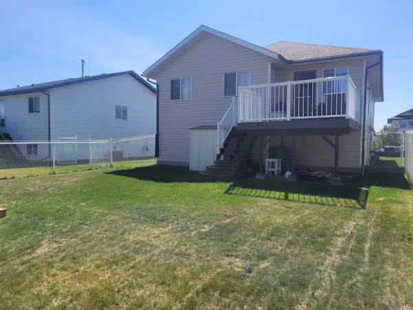 Grande Prairie, AB T8W 2T2,10728 74 AVE