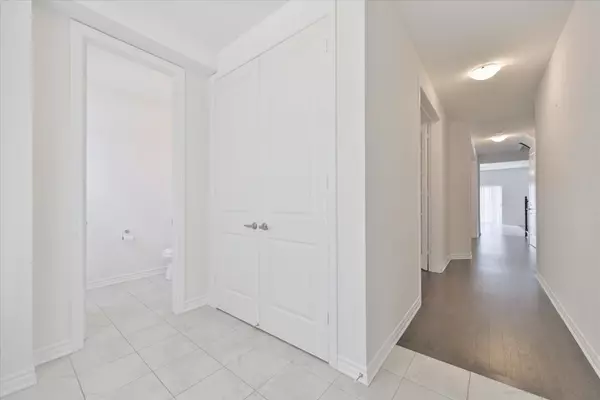 Innisfil, ON L9S 0N5,1021 Barton WAY