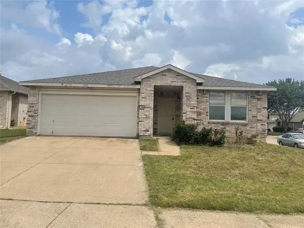 900 Rose Crystal Way, Fort Worth, TX 76179