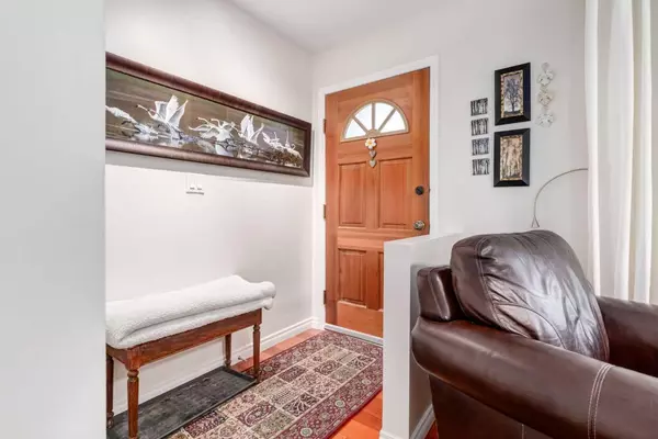 Calgary, AB T2W 3J5,3725 Cedarille DR SW
