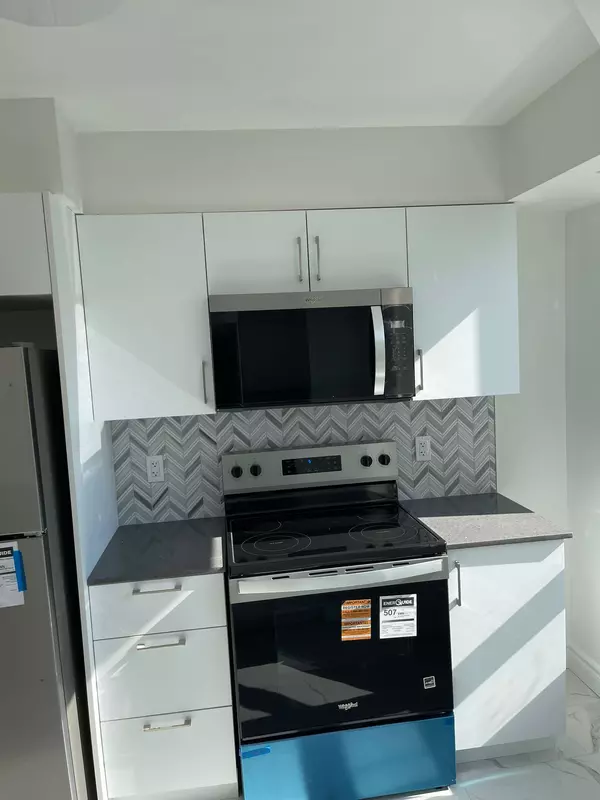 Toronto C07, ON M2M 3V9,5940 Yonge ST #305