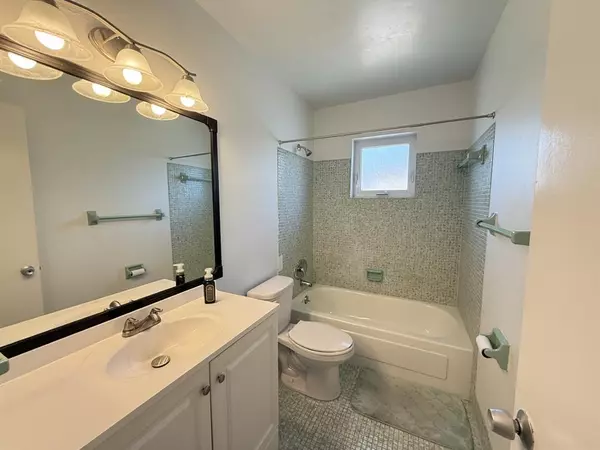 Boynton Beach, FL 33435,2101 NE 1st Ct #206