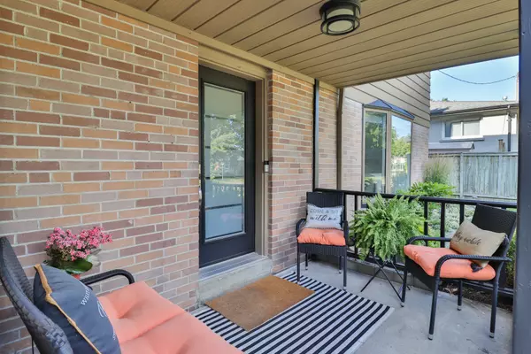 Newmarket, ON L3Y 1X9,819 Srigley ST