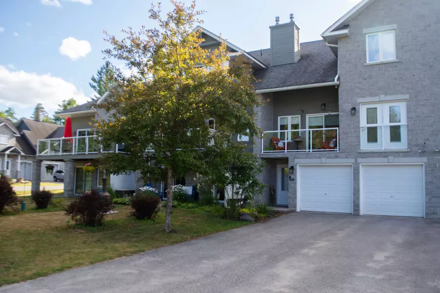 44 Webb CIR, Dysart Et Al, ON K0M 1S0