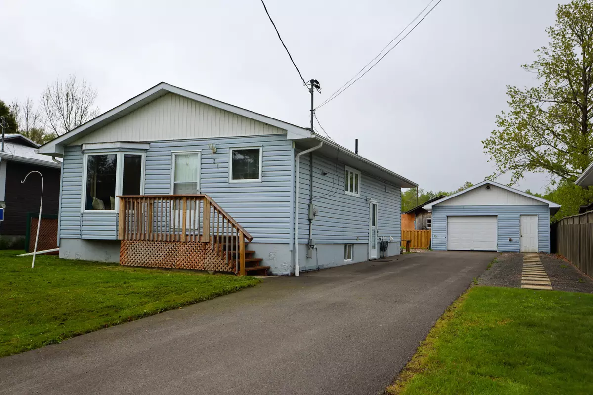 Temagami, ON P0H 2H0,31 Spruce DR