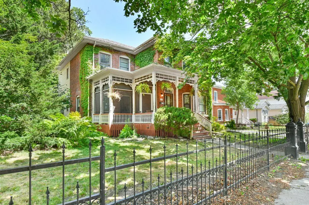 Belleville, ON K8N 3P8,141 Foster AVE