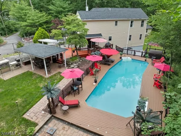 19 Elm St, Wanaque Boro, NJ 07420