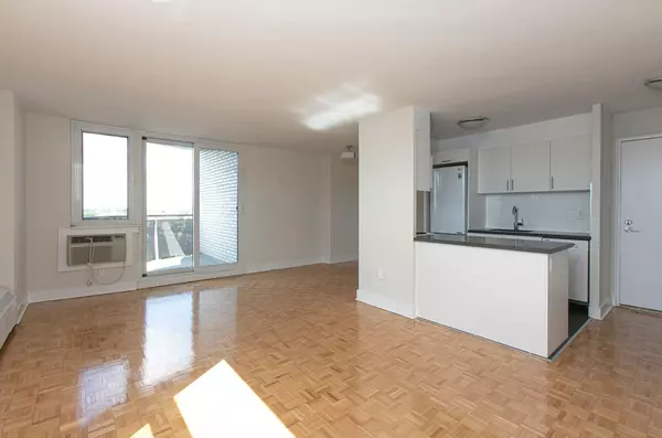 Toronto C02, ON M5R 2R5,485 Huron ST #1001