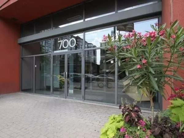 Toronto C01, ON M5V 2Y6,700 King ST W #1004
