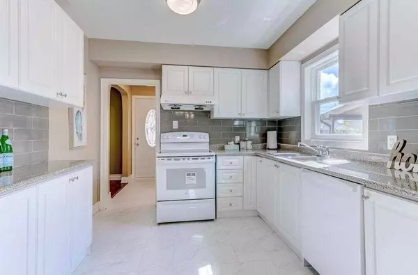 Toronto E04, ON M1R 3W5,80 Lilian DR