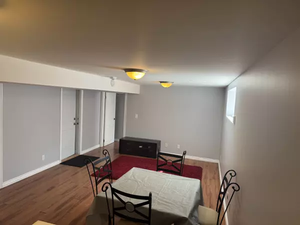 Oshawa, ON L1H 7A6,406 Dianne DR