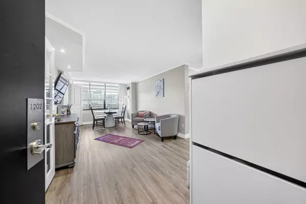 Toronto E05, ON M1T 3N6,2721 Victoria Park AVE #1202