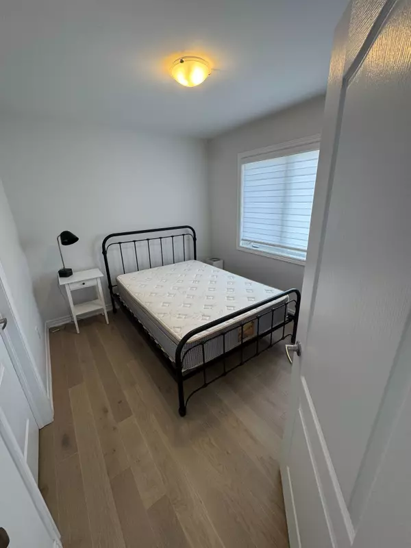 Markham, ON L6B 1N9,8 Waterleaf RD #Coach