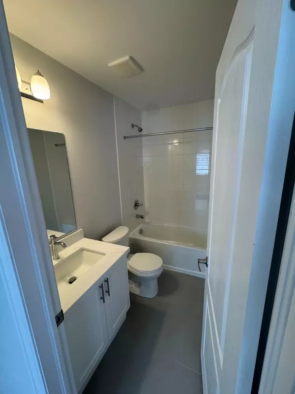 Markham, ON L6B 1N9,8 Waterleaf RD #Coach