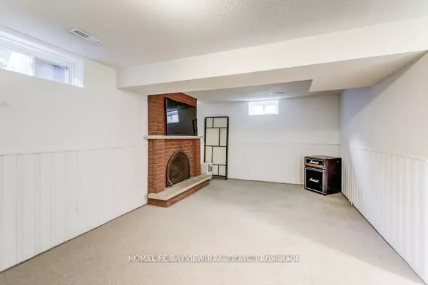 Newmarket, ON L3Y 4T5,64 RUTLEDGE ( basement) AVE