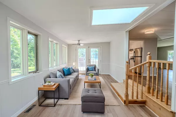 Innisfil, ON L9S 1R3,12 Flora CT