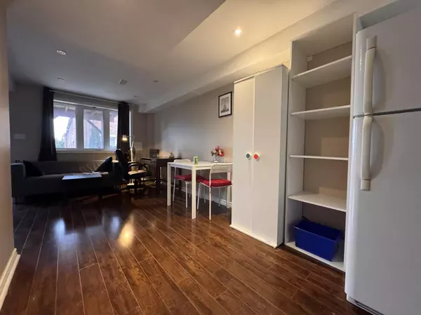 Richmond Hill, ON L4E 4X9,8 Townwood DR #9