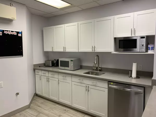 Vaughan, ON L4L 1A6,3300 Highway 7 DR W #21B