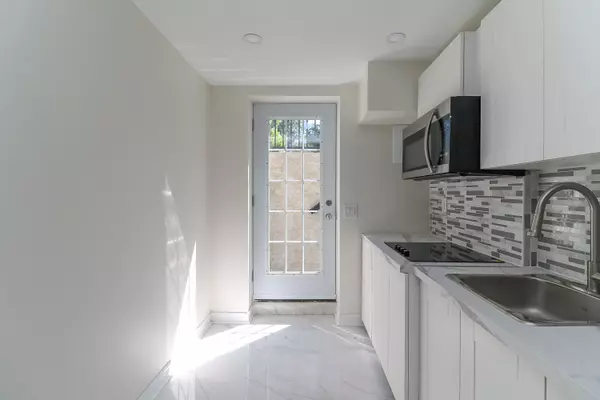 Wasaga Beach, ON L9Z 0G8,73 Pearl ST