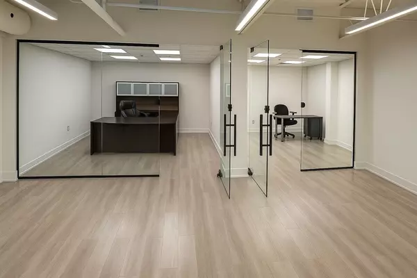 Toronto W10, ON M9W 6V6,2001 Albion RD #2 (Upper Level)